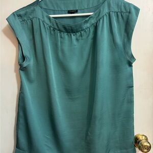EUC, Satiny turquoise blouse that you need in your closet!